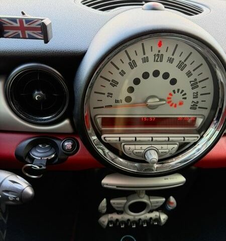 Красный Мини Купер, объемом двигателя 1.6 л и пробегом 144 тыс. км за 6800 $, фото 18 на Automoto.ua