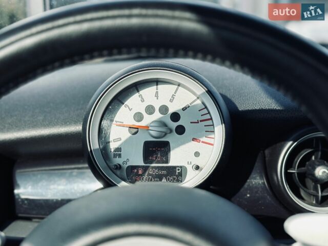Красный Мини Купер, объемом двигателя 1.6 л и пробегом 190 тыс. км за 5999 $, фото 28 на Automoto.ua