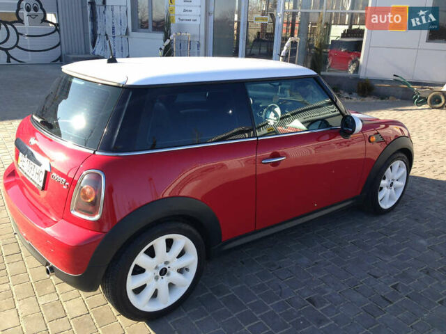 Червоний Міні Cooper, об'ємом двигуна 1.4 л та пробігом 152 тис. км за 5322 $, фото 3 на Automoto.ua