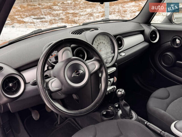 Червоний Міні Cooper, об'ємом двигуна 1.4 л та пробігом 195 тис. км за 5599 $, фото 29 на Automoto.ua