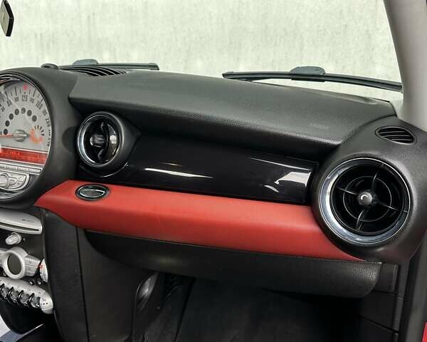 Червоний Міні Cooper, об'ємом двигуна 1.6 л та пробігом 177 тис. км за 7500 $, фото 21 на Automoto.ua
