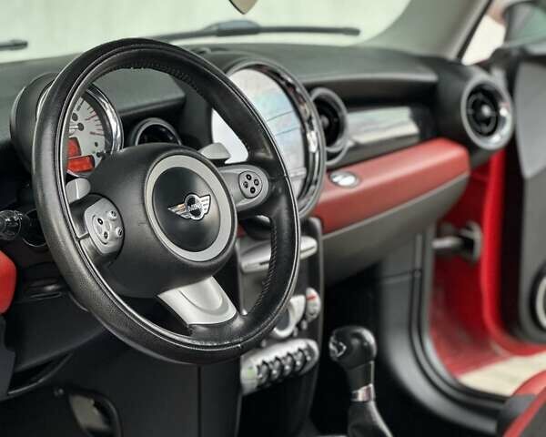 Червоний Міні Cooper, об'ємом двигуна 1.6 л та пробігом 177 тис. км за 7500 $, фото 30 на Automoto.ua