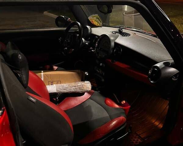Красный Мини Купер, объемом двигателя 1.6 л и пробегом 260 тыс. км за 4999 $, фото 6 на Automoto.ua