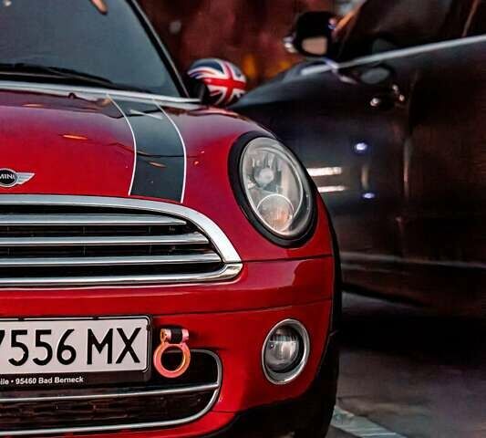 Красный Мини Купер, объемом двигателя 1.6 л и пробегом 260 тыс. км за 4999 $, фото 2 на Automoto.ua