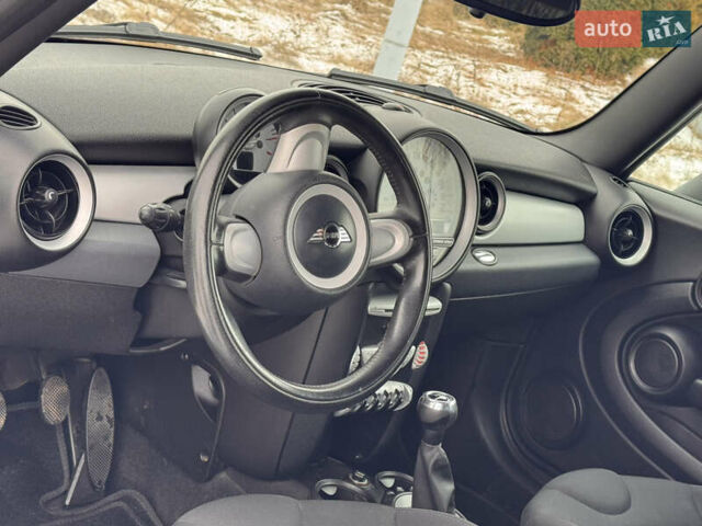 Червоний Міні Cooper, об'ємом двигуна 1.4 л та пробігом 195 тис. км за 5599 $, фото 28 на Automoto.ua