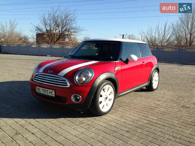 Червоний Міні Cooper, об'ємом двигуна 1.4 л та пробігом 152 тис. км за 5322 $, фото 11 на Automoto.ua