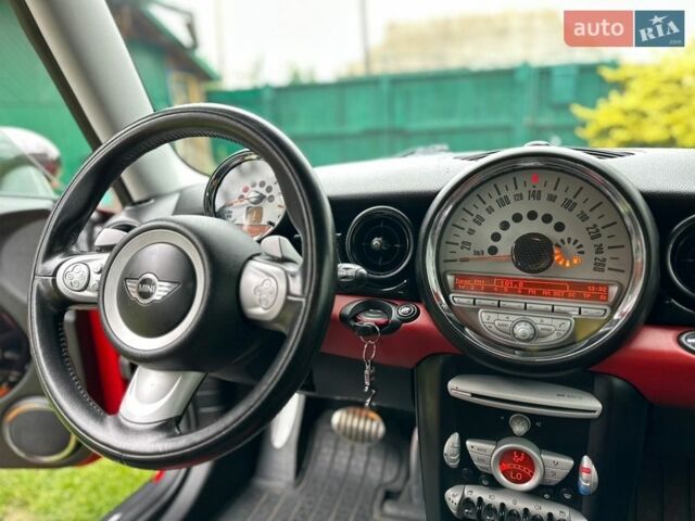 Красный Мини Купер, объемом двигателя 1.6 л и пробегом 116 тыс. км за 7600 $, фото 14 на Automoto.ua
