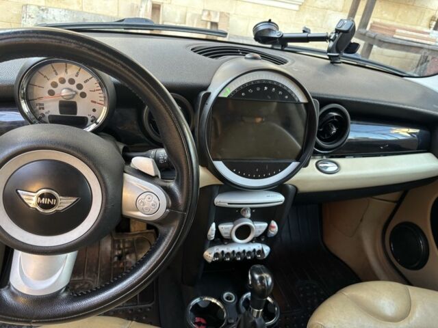 Червоний Міні Cooper, об'ємом двигуна 1.6 л та пробігом 197 тис. км за 6012 $, фото 5 на Automoto.ua