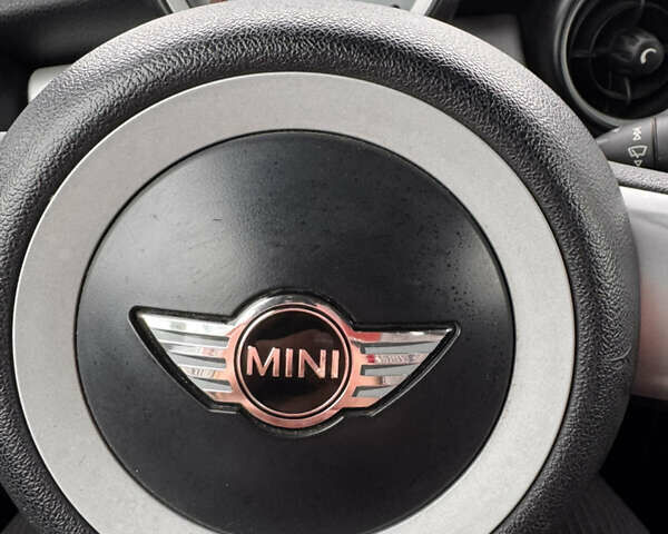 Червоний Міні Cooper, об'ємом двигуна 1.4 л та пробігом 195 тис. км за 5599 $, фото 77 на Automoto.ua