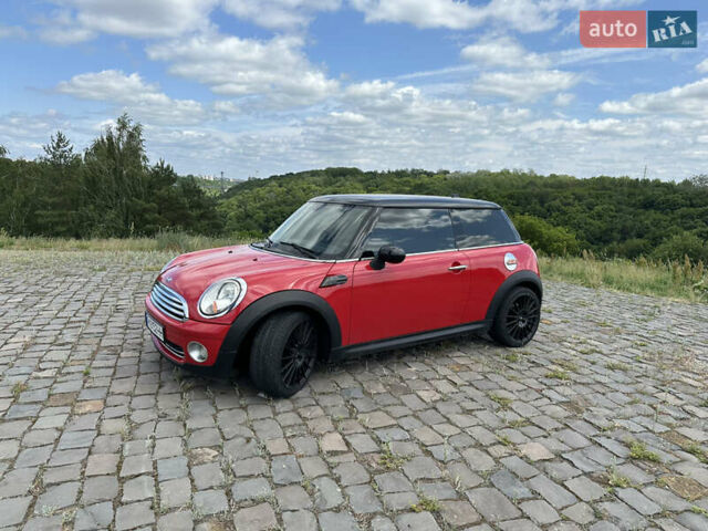Мини Купер 2009 в Житомире на Automoto.ua Красный Мини Купер, объемом двигателя 1.4 л и пробегом 213 тыс. км за 5800 $, фото 1 на Automoto.ua