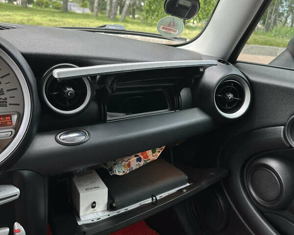 Мини Купер 2009 в Житомире на Automoto.ua Красный Мини Купер, объемом двигателя 1.4 л и пробегом 213 тыс. км за 5800 $, фото 18 на Automoto.ua