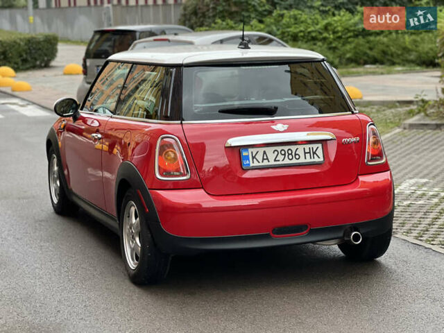 Червоний Міні Cooper, об'ємом двигуна 1.6 л та пробігом 213 тис. км за 6500 $, фото 2 на Automoto.ua