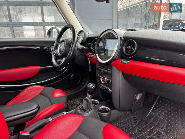 Красный Мини Купер, объемом двигателя 1.6 л и пробегом 159 тыс. км за 7990 $, фото 16 на Automoto.ua