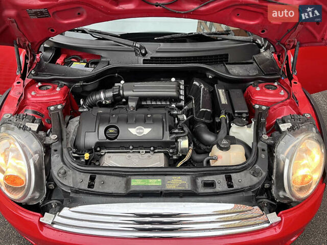 Червоний Міні Cooper, об'ємом двигуна 1.6 л та пробігом 213 тис. км за 6500 $, фото 5 на Automoto.ua