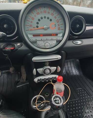 Червоний Міні Cooper, об'ємом двигуна 1.56 л та пробігом 348 тис. км за 7900 $, фото 6 на Automoto.ua