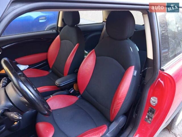 Красный Мини Купер, объемом двигателя 1.6 л и пробегом 159 тыс. км за 7500 $, фото 1 на Automoto.ua