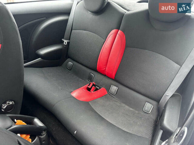 Красный Мини Купер, объемом двигателя 1.6 л и пробегом 159 тыс. км за 7990 $, фото 14 на Automoto.ua