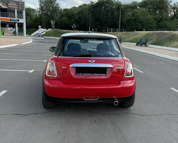 Червоний Міні Cooper, об'ємом двигуна 1.6 л та пробігом 77 тис. км за 8900 $, фото 3 на Automoto.ua