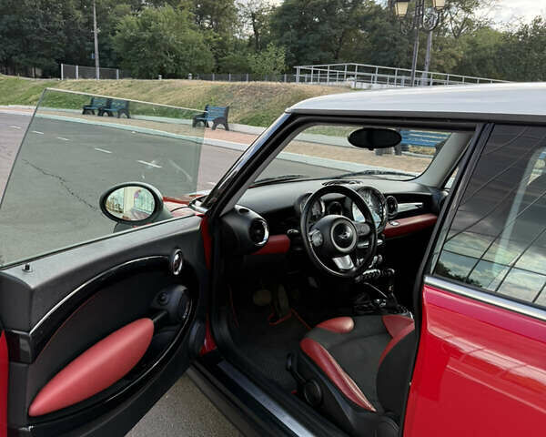 Червоний Міні Cooper, об'ємом двигуна 1.6 л та пробігом 77 тис. км за 8900 $, фото 9 на Automoto.ua