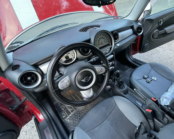Червоний Міні Cooper, об'ємом двигуна 1.6 л та пробігом 213 тис. км за 6500 $, фото 14 на Automoto.ua
