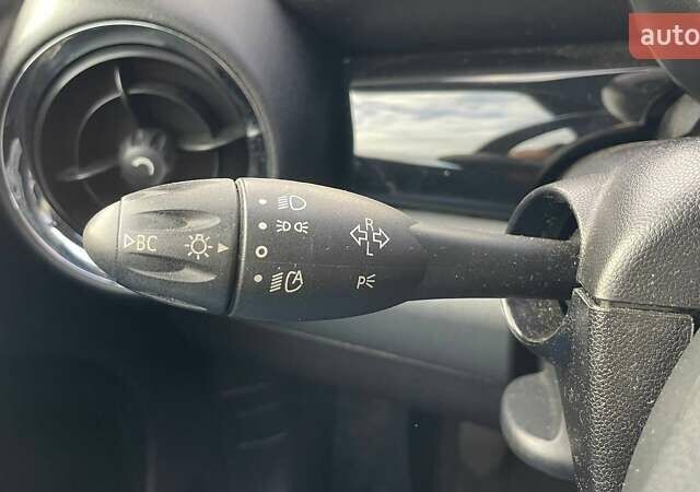 Червоний Міні Cooper, об'ємом двигуна 1.6 л та пробігом 107 тис. км за 6690 $, фото 10 на Automoto.ua