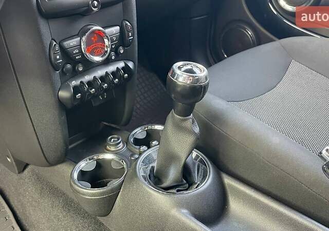 Мини Купер 2011 в Киеве на Automoto.ua Красный Мини Купер, объемом двигателя 1.6 л и пробегом 107 тыс. км за 7690 $, фото 16 на Automoto.ua