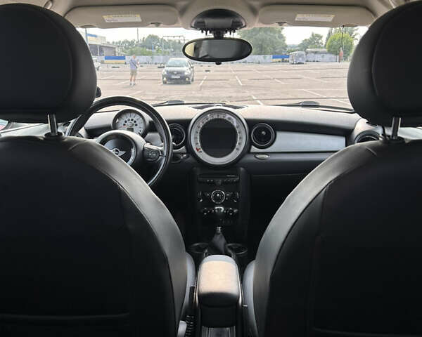 Красный Мини Купер, объемом двигателя 1.6 л и пробегом 142 тыс. км за 8000 $, фото 25 на Automoto.ua