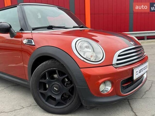Червоний Міні Cooper, об'ємом двигуна 1.6 л та пробігом 107 тис. км за 7990 $, фото 1 на Automoto.ua