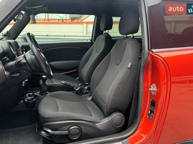 Червоний Міні Cooper, об'ємом двигуна 1.6 л та пробігом 107 тис. км за 7990 $, фото 8 на Automoto.ua