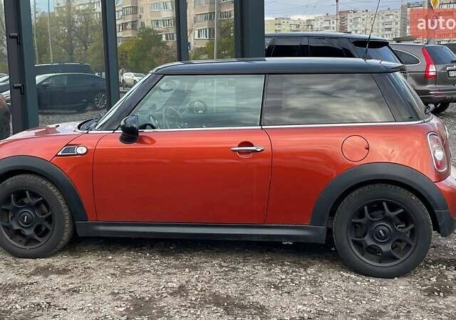 Мини Купер 2011 в Киеве на Automoto.ua Красный Мини Купер, объемом двигателя 1.6 л и пробегом 107 тыс. км за 7690 $, фото 3 на Automoto.ua