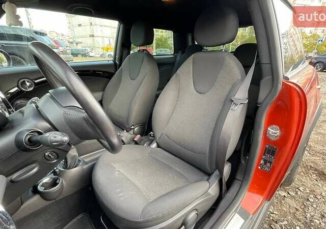 Червоний Міні Cooper, об'ємом двигуна 1.6 л та пробігом 107 тис. км за 6690 $, фото 6 на Automoto.ua