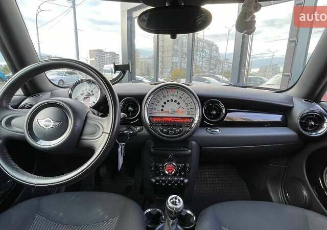 Червоний Міні Cooper, об'ємом двигуна 1.6 л та пробігом 107 тис. км за 6690 $, фото 17 на Automoto.ua