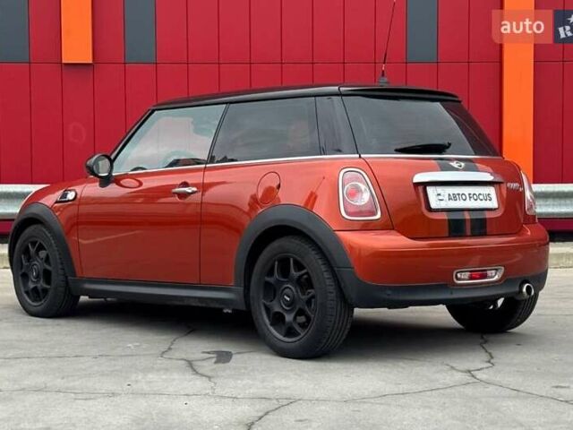 Червоний Міні Cooper, об'ємом двигуна 1.6 л та пробігом 107 тис. км за 7990 $, фото 4 на Automoto.ua