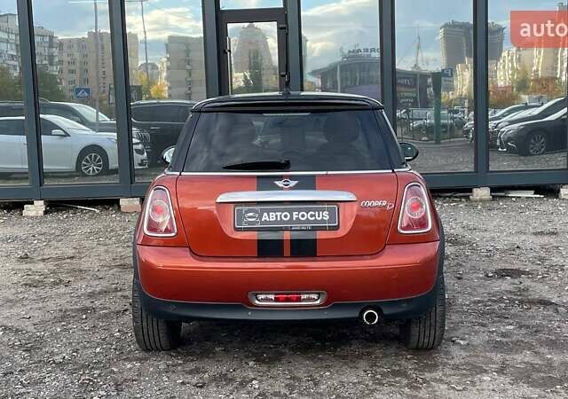 Червоний Міні Cooper, об'ємом двигуна 1.6 л та пробігом 107 тис. км за 6690 $, фото 4 на Automoto.ua