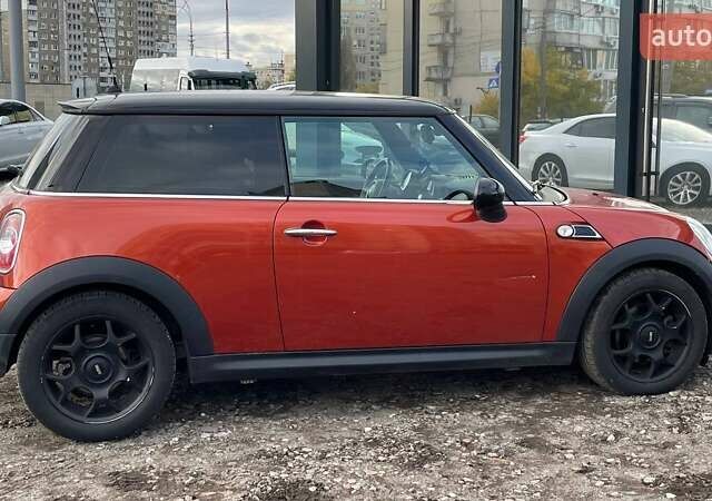 Червоний Міні Cooper, об'ємом двигуна 1.6 л та пробігом 107 тис. км за 6690 $, фото 5 на Automoto.ua