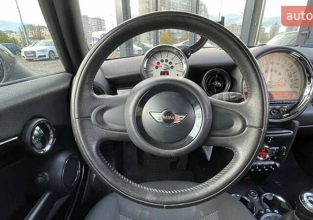 Мини Купер 2011 в Киеве на Automoto.ua Красный Мини Купер, объемом двигателя 1.6 л и пробегом 107 тыс. км за 7690 $, фото 12 на Automoto.ua