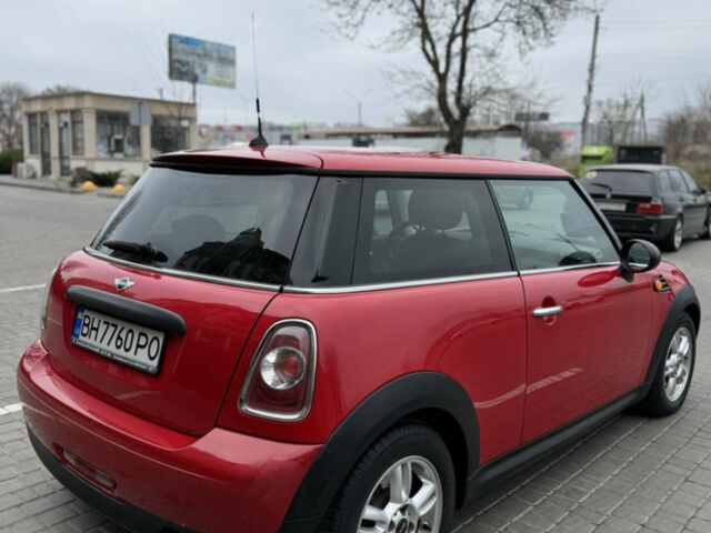 Червоний Міні Cooper, об'ємом двигуна 1.6 л та пробігом 104 тис. км за 7890 $, фото 4 на Automoto.ua