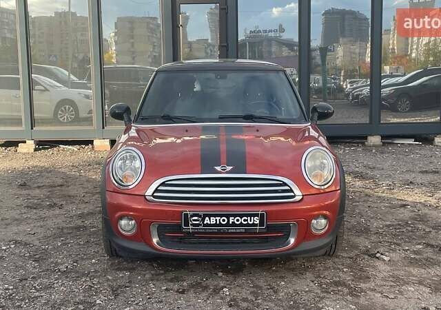 Мини Купер 2011 в Киеве на Automoto.ua Красный Мини Купер, объемом двигателя 1.6 л и пробегом 107 тыс. км за 7690 $, фото 1 на Automoto.ua