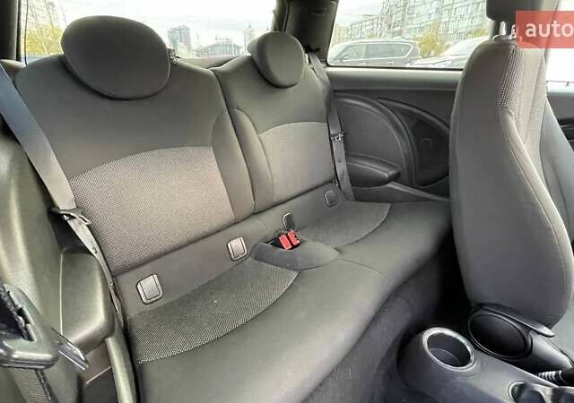 Мини Купер 2011 в Киеве на Automoto.ua Красный Мини Купер, объемом двигателя 1.6 л и пробегом 107 тыс. км за 7690 $, фото 8 на Automoto.ua