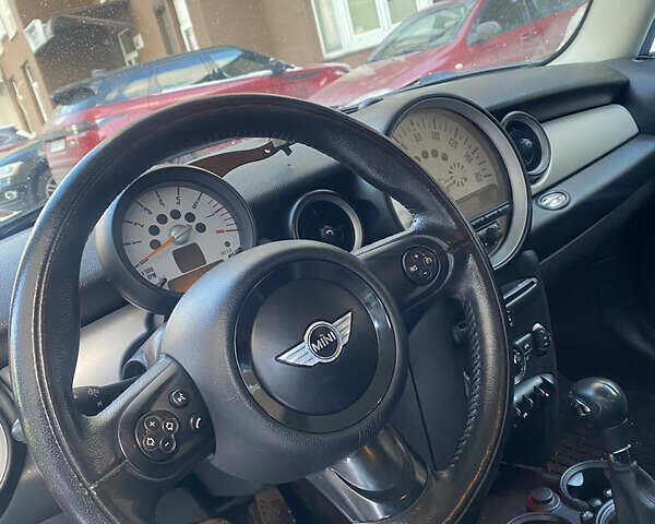 Червоний Міні Cooper, об'ємом двигуна 1.6 л та пробігом 187 тис. км за 7999 $, фото 11 на Automoto.ua