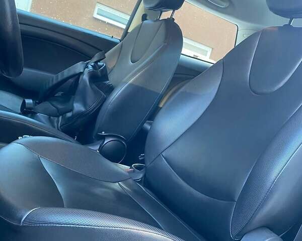 Червоний Міні Cooper, об'ємом двигуна 1.6 л та пробігом 185 тис. км за 7999 $, фото 12 на Automoto.ua