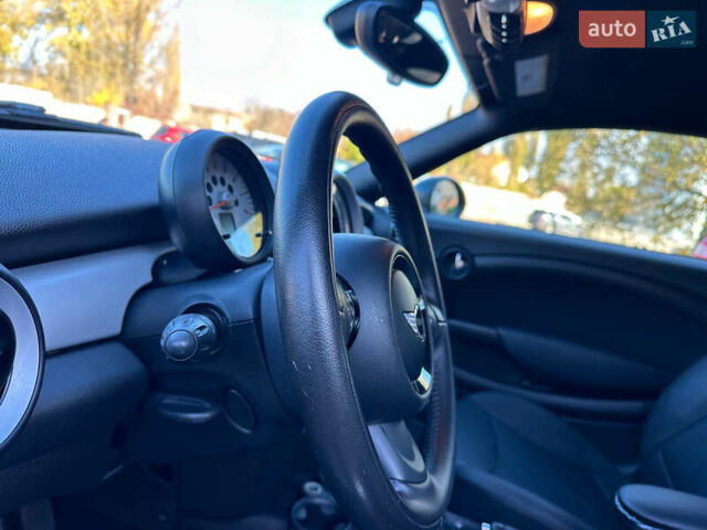Мини Купер 2012 в Киеве на Automoto.ua Красный Мини Купер, объемом двигателя 1.6 л и пробегом 140 тыс. км за 6999 $, фото 19 на Automoto.ua