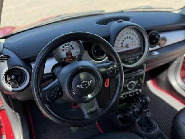 Червоний Міні Cooper, об'ємом двигуна 1.6 л та пробігом 189 тис. км за 9300 $, фото 5 на Automoto.ua