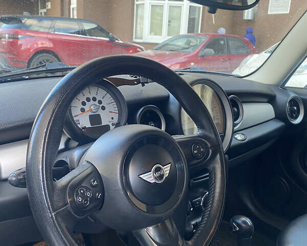 Червоний Міні Cooper, об'ємом двигуна 1.6 л та пробігом 187 тис. км за 7999 $, фото 8 на Automoto.ua