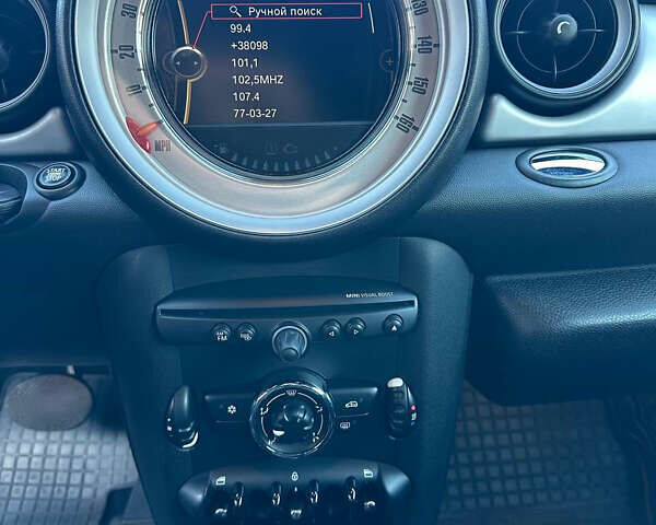 Мини Купер 2012 в Киеве на Automoto.ua Красный Мини Купер, объемом двигателя 1.6 л и пробегом 140 тыс. км за 6999 $, фото 24 на Automoto.ua