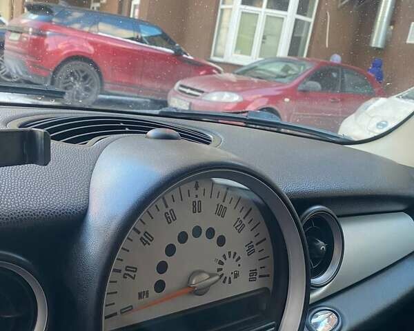 Червоний Міні Cooper, об'ємом двигуна 1.6 л та пробігом 185 тис. км за 7999 $, фото 11 на Automoto.ua