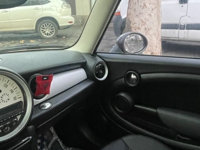 Красный Мини Купер, объемом двигателя 1.6 л и пробегом 124 тыс. км за 7500 $, фото 4 на Automoto.ua