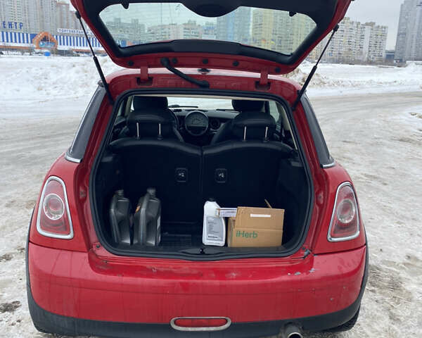 Червоний Міні Cooper, об'ємом двигуна 1.6 л та пробігом 187 тис. км за 7500 $, фото 10 на Automoto.ua