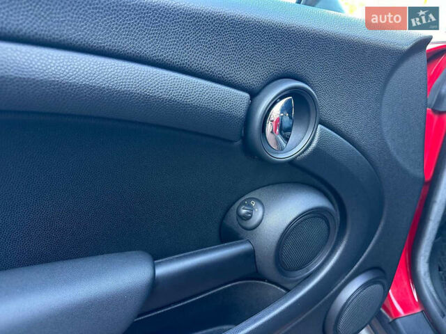 Мини Купер 2012 в Киеве на Automoto.ua Красный Мини Купер, объемом двигателя 1.6 л и пробегом 140 тыс. км за 6999 $, фото 18 на Automoto.ua