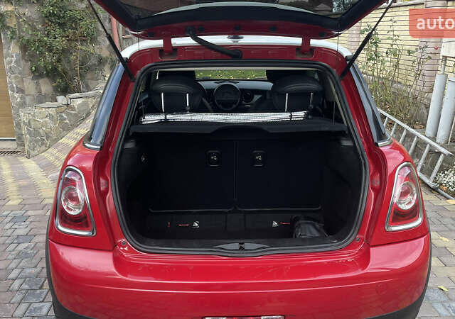 Мини Купер 2013 в Черновцах на Automoto.ua Красный Мини Купер, объемом двигателя 1.6 л и пробегом 137 тыс. км за 11500 $, фото 9 на Automoto.ua
